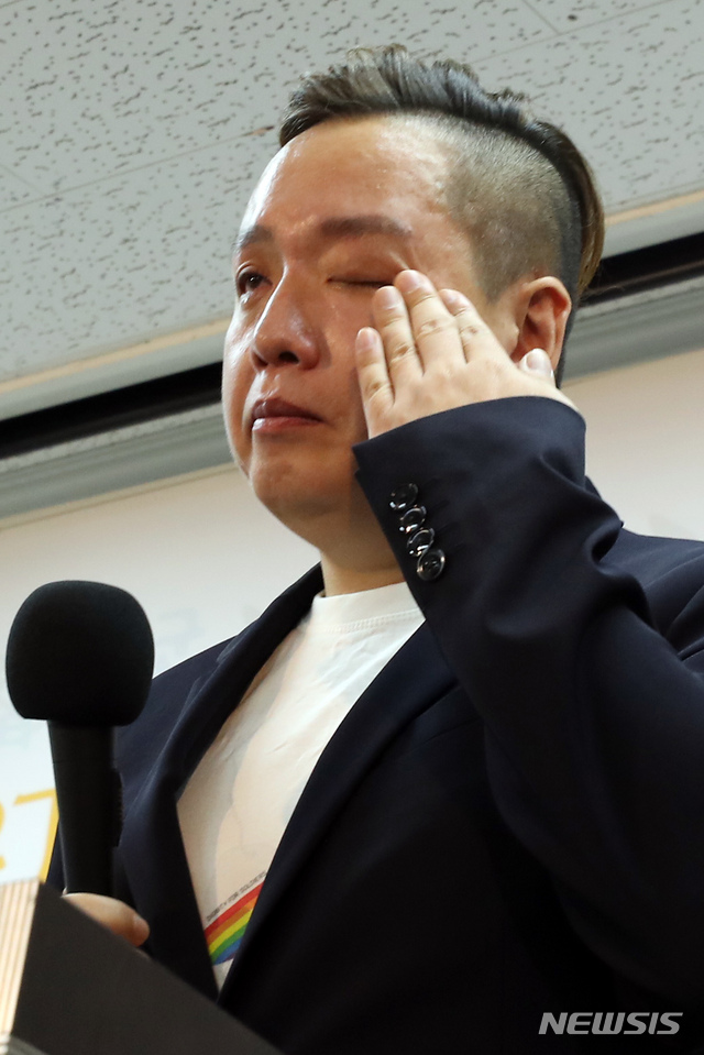 눈물 흘리는 임태훈 소장