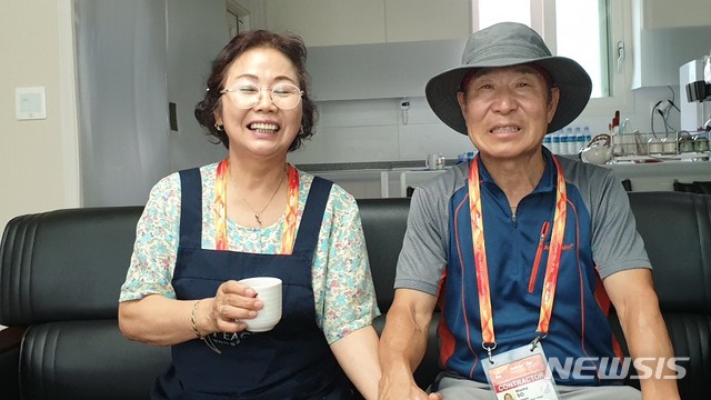일란성 쌍둥이 자원봉사자