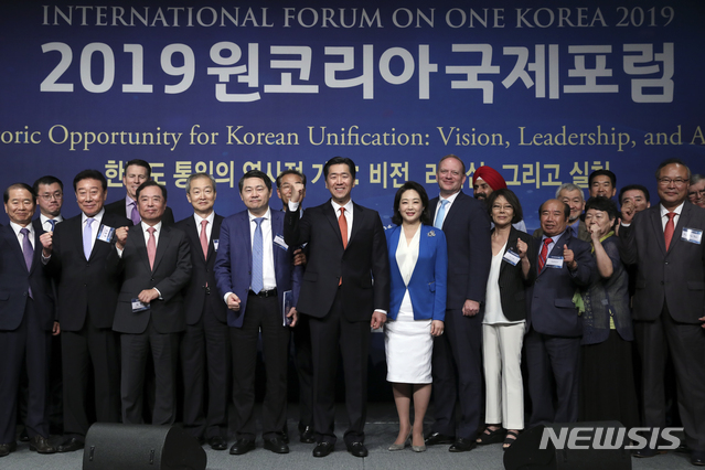 글로벌피스재단. 2019 원코리아국제포럼 기념촬영