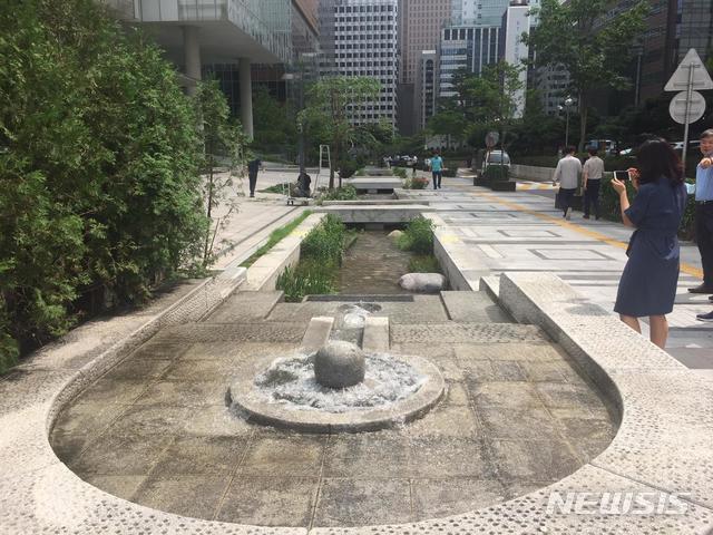서울시-종로구 알력에 4년간 말랐던 중학천 다시 흐른다