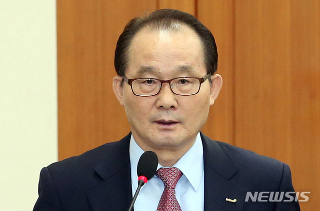 보고하는 김기만 한국방송광고진흥공사 사장