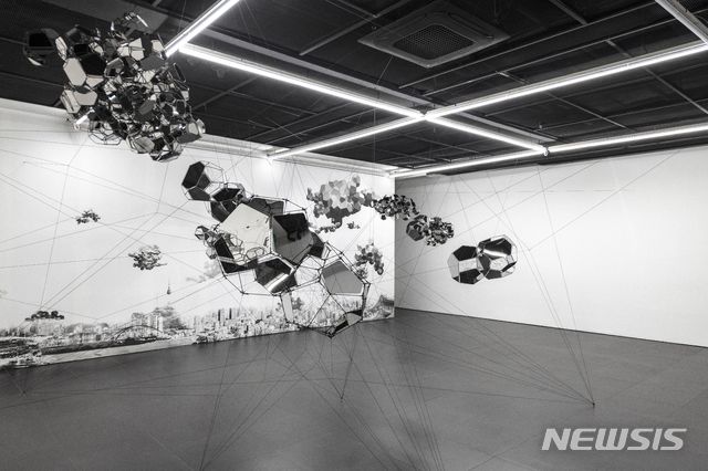 [박현주 아트클럽]거미와 작업하는 토마스 사라세노 지구 공생법