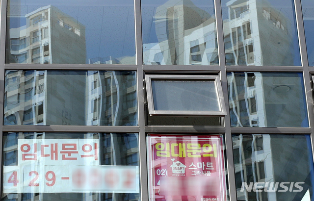 저조한 입주율, 임대 문의 붙은 고덕 그라시움