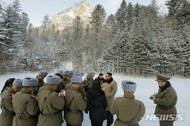 북한 김정은 백두산 밀영 방문