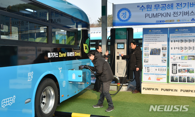 버스 96대 동시 충전…수원시, 국내 최대 전기버스 충전소 구축