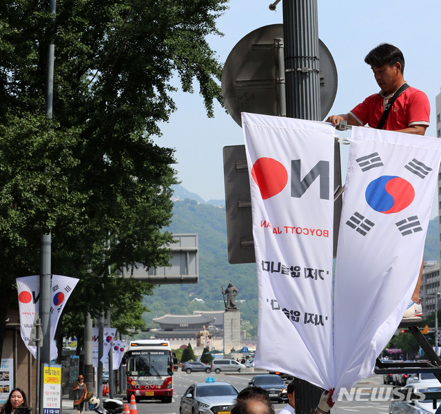 가로등에 내걸리는 광고물 규격, 지역·행사별로 다양해진다