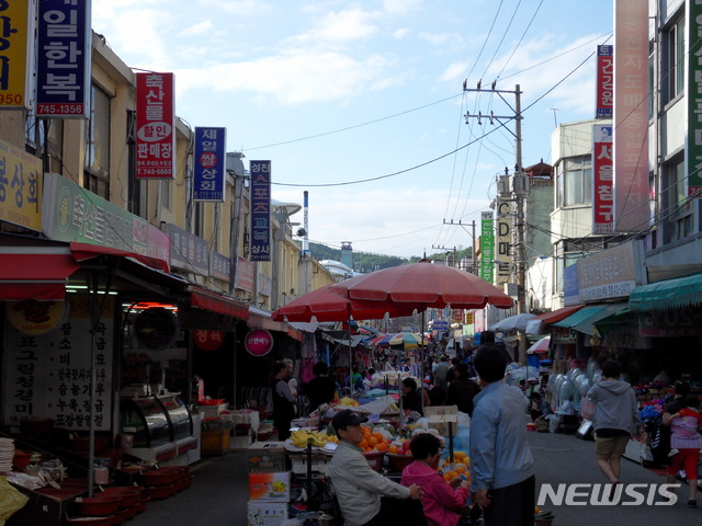 중진공, 진주 중앙시장 상인회에 소화기 300개 전달