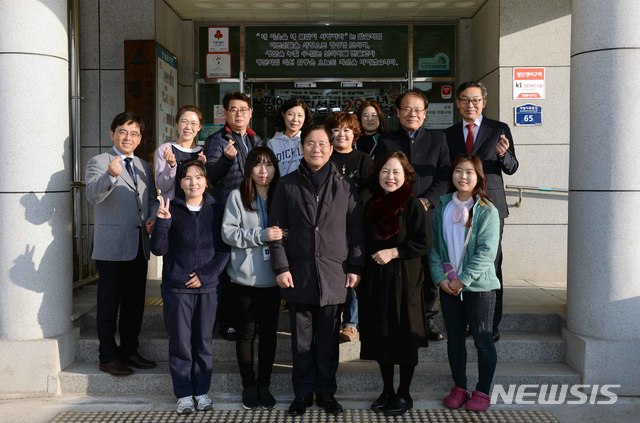 성윤모 장관, 노인복지시설인 평안의 집 방문