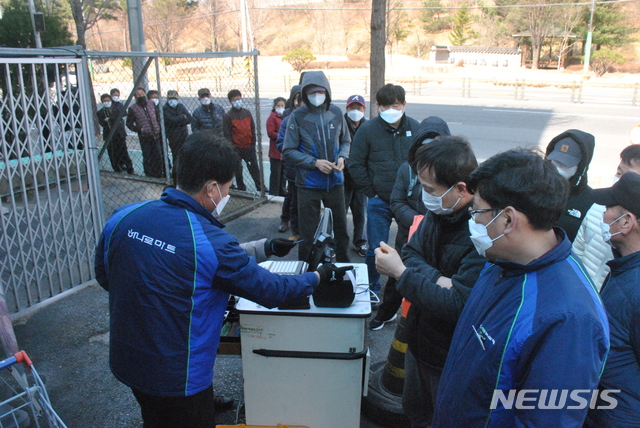 구미농협 파머스마켓, 시민에게 무료 마스크 나눔 봉사