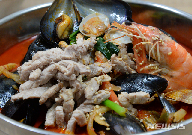 [뉴트로 푸드]군산에 짬뽕집 쌔부렀다…근디 겁나게 다 맛있다