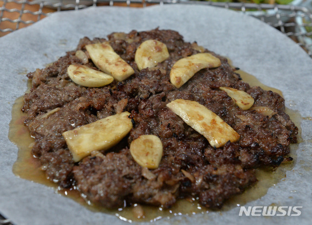 [뉴트로 푸드]전골도 떡갈비도 아닌, 숯향 가득 언양 불고기의 맛