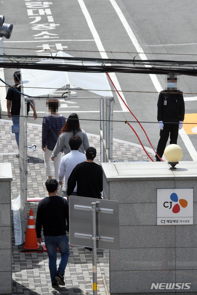 직원 확진으로 시설 일부 폐쇄한 CJ제일제당 부산공장