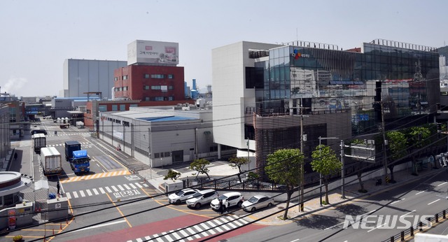 직원 확진으로 시설 일부 폐쇄한 CJ제일제당 부산공장
