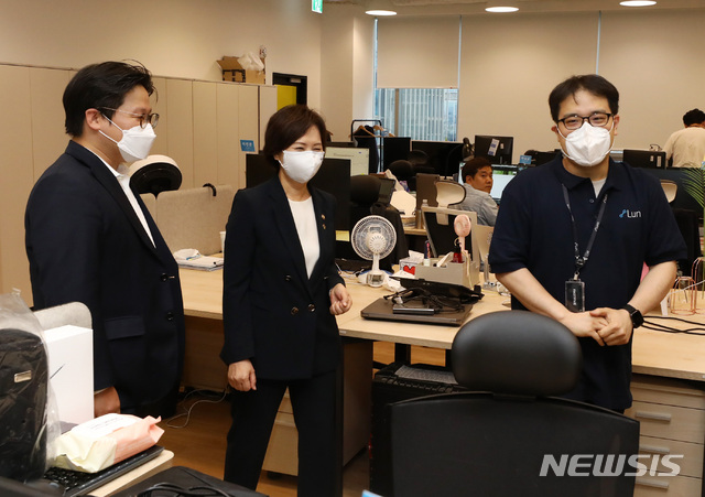 AI 의료기기업체 루닛 방문한 이의경 식약처장