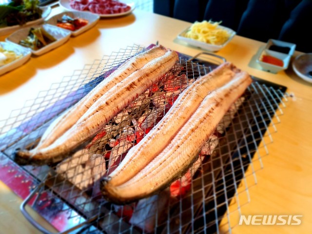 [김정환의 맛볼까]보양식 황제의 기운을 듬뿍…미음나루 해품장 팔팔장어