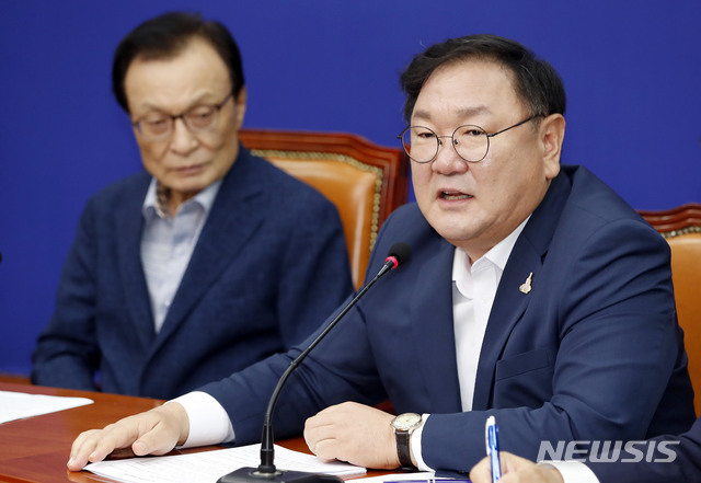 발언하는 김태년 원내대표
