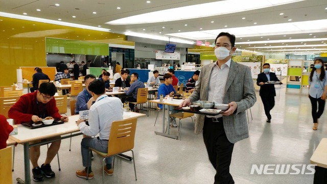 이재용 부회장, 구내식당에서 점심