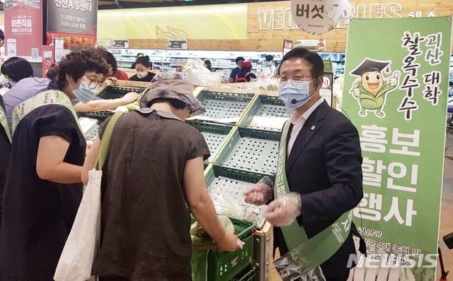 날개 돋친 괴산순정농부 옥수수 판매량 급증(종합)