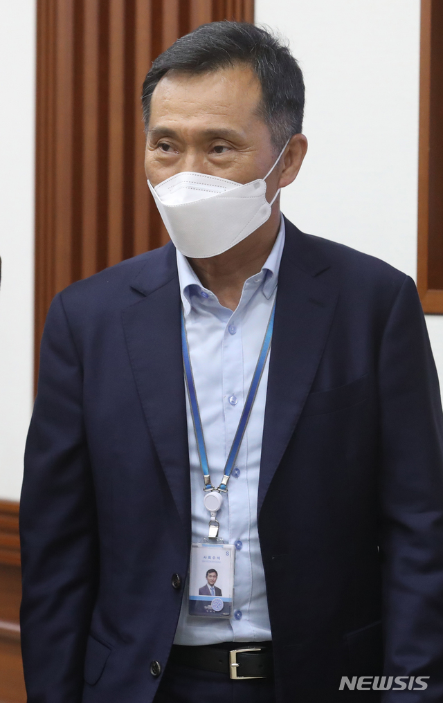 사회관계장관회의에 참석하는 김연명 사회수석