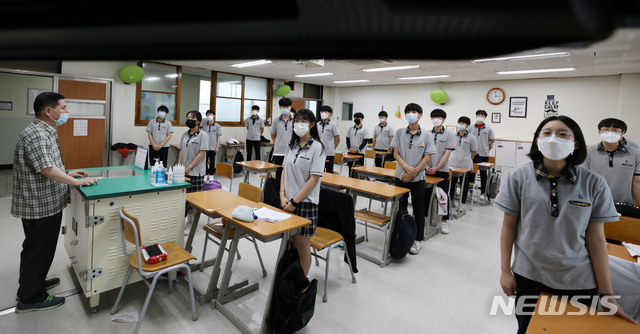 광복절 연휴 사흘간 서울 학생 20명·교직원 3명 확진