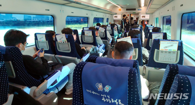 일반선에 투입된 공항 직통열차…출근길이 힐링이네