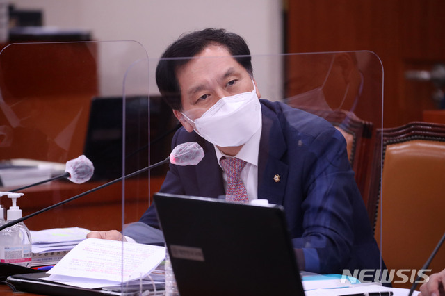 국감 질의하는 김기현 의원