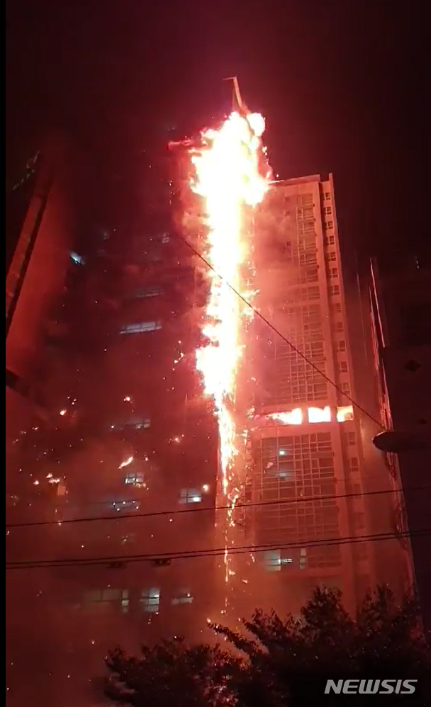 화마에 휩싸인 울산 아파트