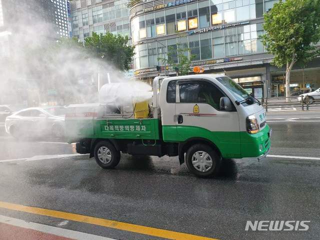종로구, 광화문광장 등 특별 방역소독과 물청소