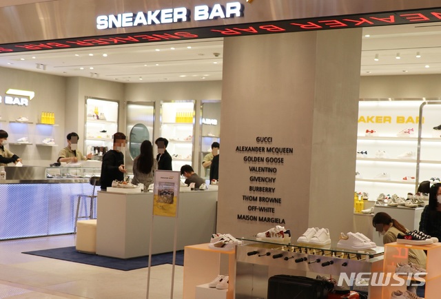 롯데백화점 대전점, 프리미엄 스니커즈 편집샵 스니커바 오픈