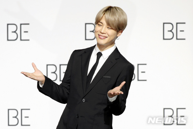 포즈 취하는 방탄소년단 지민