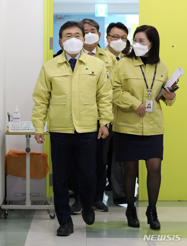 국립정신건강센터 찾은 권덕철 장관