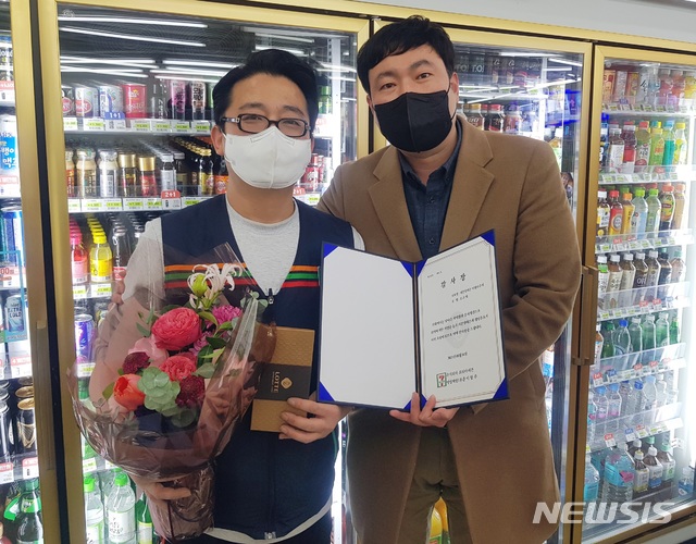 -14도 맨발로 편의점 들어온 여성…성범죄 직감 신고(종합)
