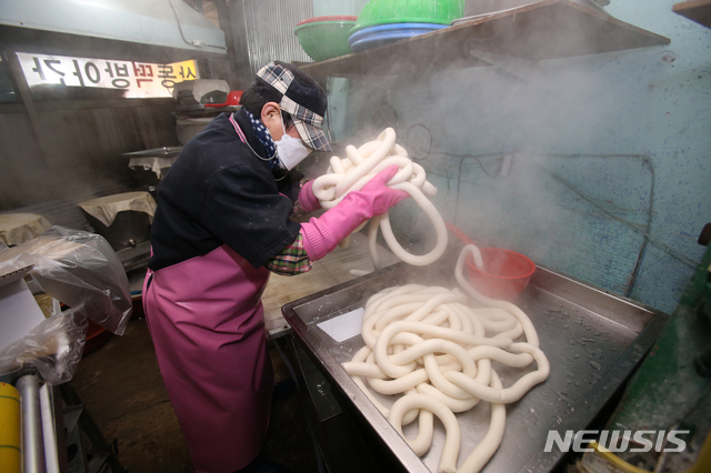 설명절 앞둔 동부시장 방앗간 후끈