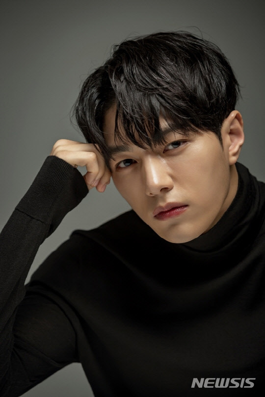가수 겸 배우 김명수, 오늘 해병대 입대