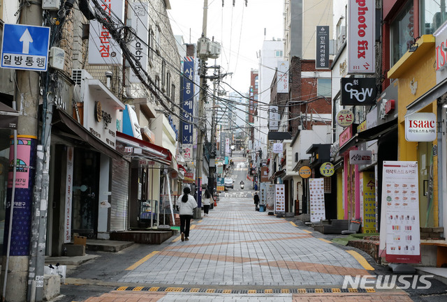 대학가 상권, 비대면 개강으로 타격