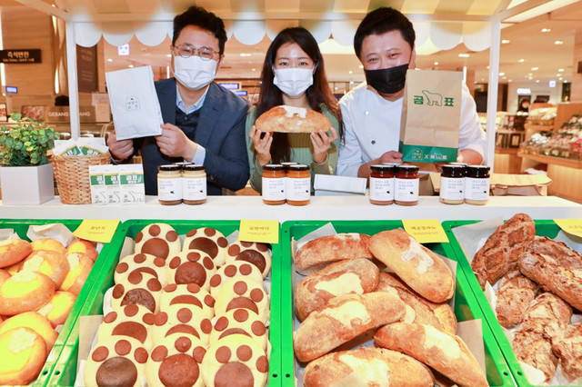 롯데백화점에서 곰표빵 구입하세요