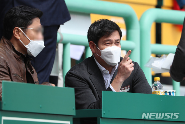 정용진 신세계 부회장 SSG 창단 첫 승 축하…선수단에 감사(종합)
