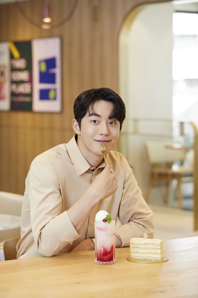 남주혁, 투썸플레이스 봄 시즌 신메뉴 드세요