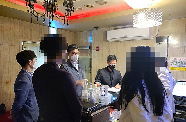 청주시, 노래연습장 영업정지 처분…접객원 고용 등 방역수칙 위반