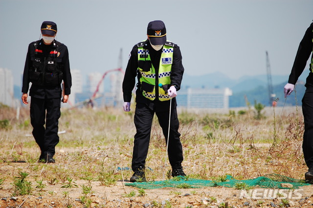 인천 노래주점서 살해된 40대 남성, 경찰 수색 나서