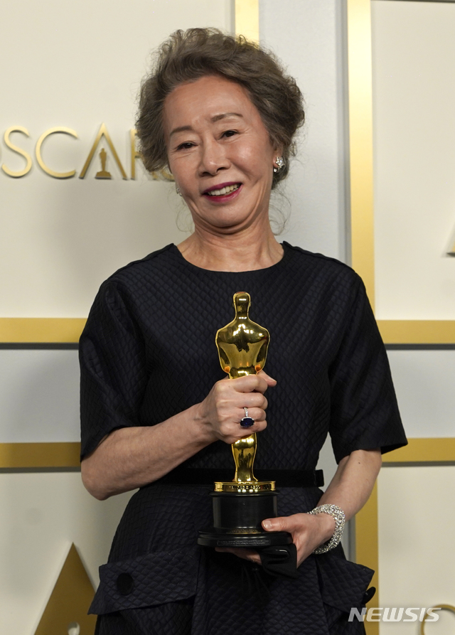 윤여정이 한 16억 귀걸이·반지·팔찌…직접 보자