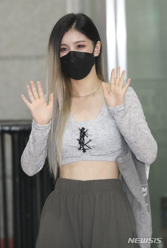 디아, 감출 수 없는 개미허리