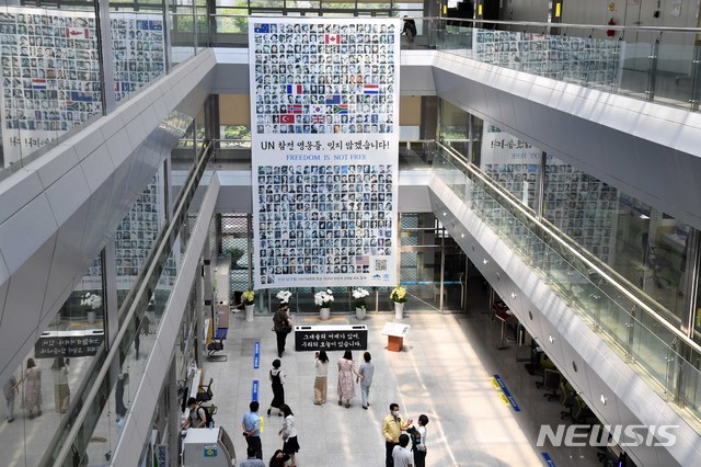 부산 남구청, 388명의 참전 영웅들 사진 담은 현수막 제작