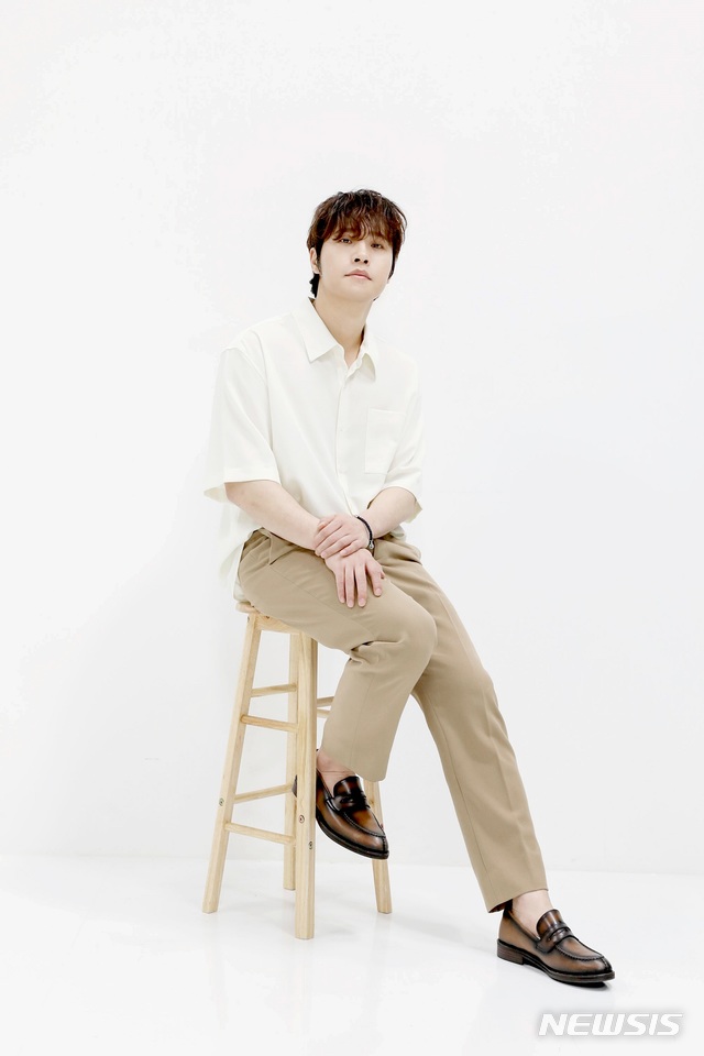 이현 바닷속의 달 컴백 설레…방탄소년단 응원 고마워