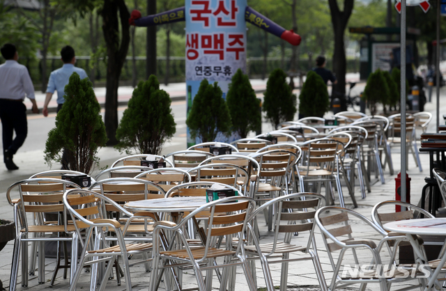 코로나19 여파로 1년 사이 호프집·노래방 줄폐업