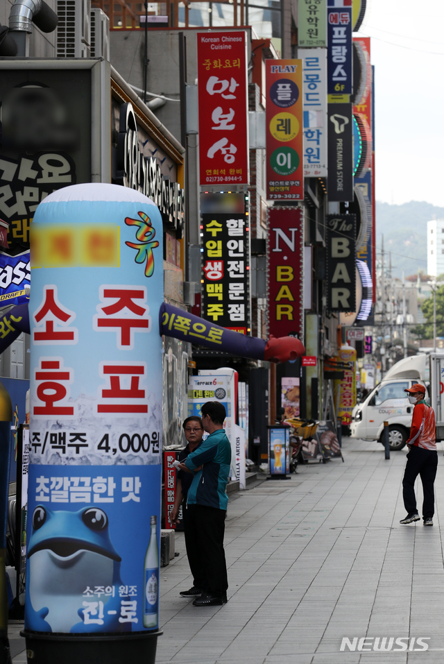 코로나19 여파로 1년 사이 호프집·노래방 줄폐업