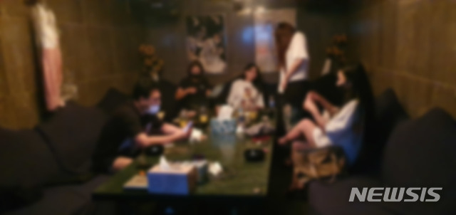 룸살롱 덮치니 접대부와 손님들 술판 파주 유흥주점 적발
