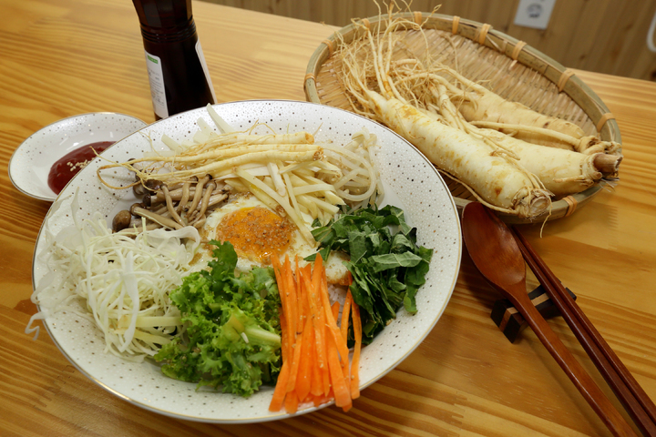 몸에 좋은 인삼, 맛있게 즐기자…건강한 제철 요리 삼(蔘)총사