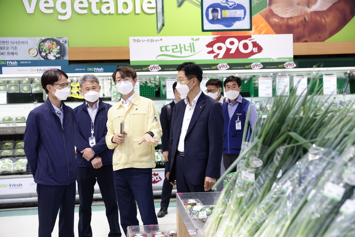 박영범 농식차관, 수원 농산물유통센터 코로나 방역 점검