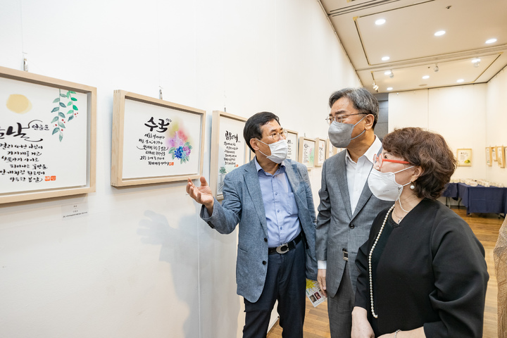 제1회 광진 예술제 관람하는 김선갑 광진구청장